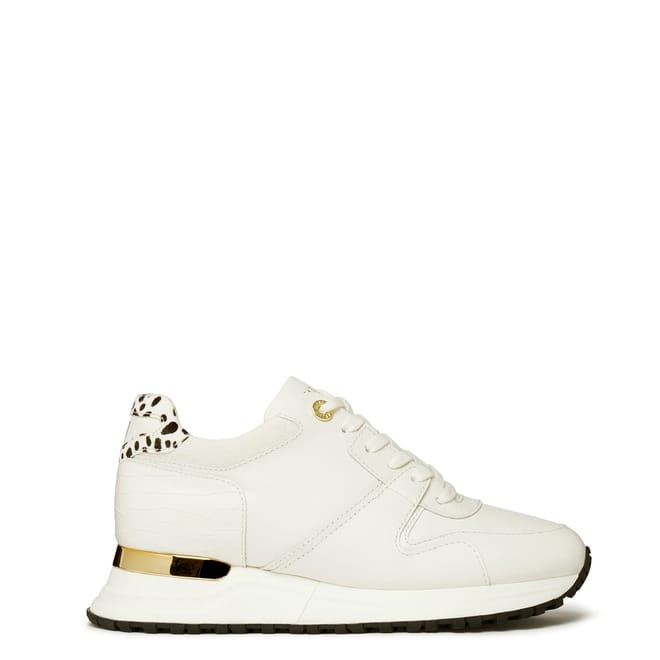 Almorah Sneakers