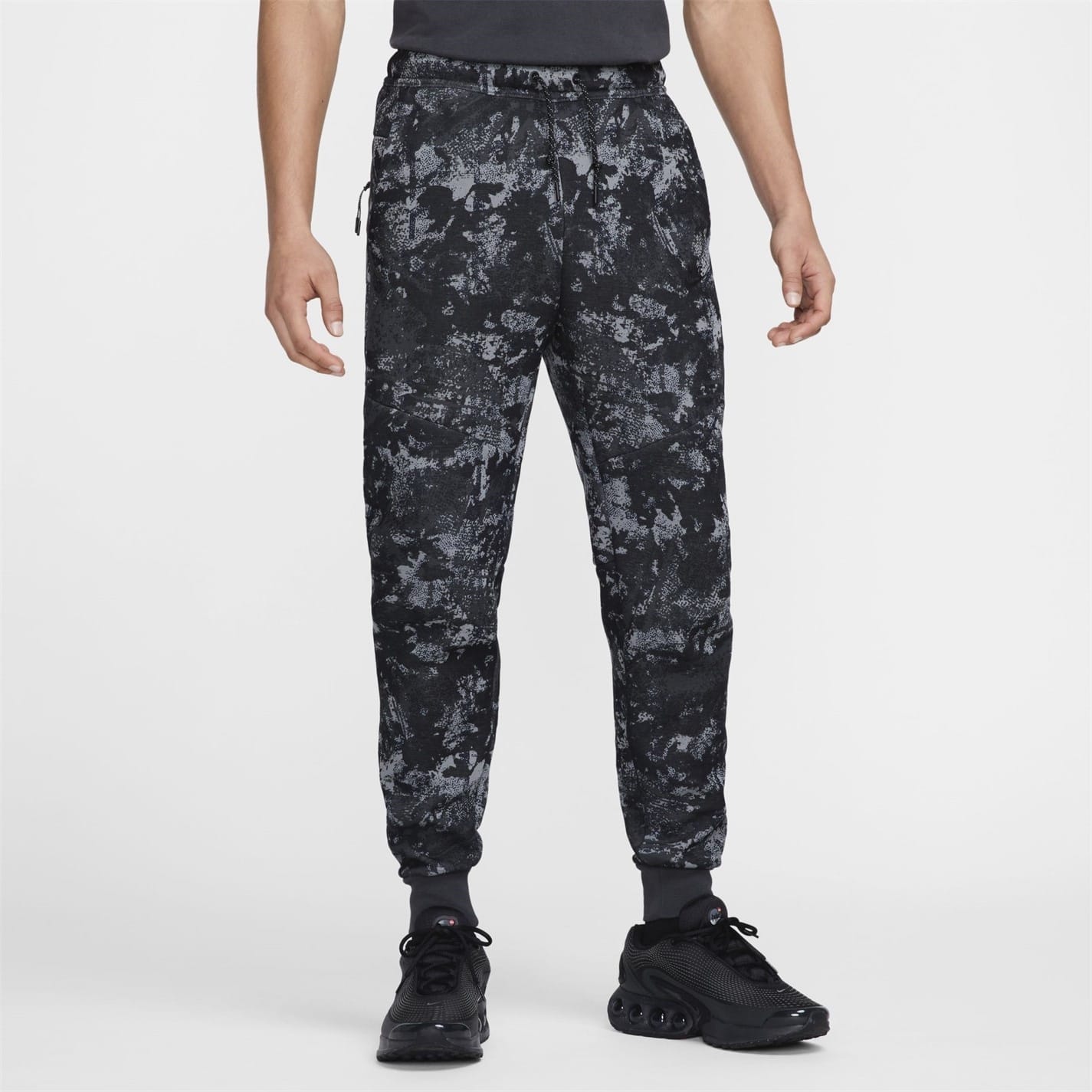 nike black camo sweatpants