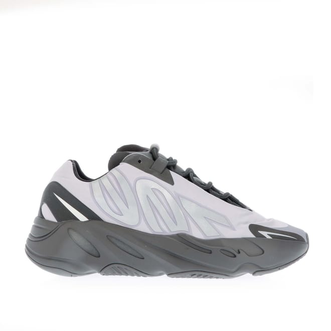 700 MNVN Trainers