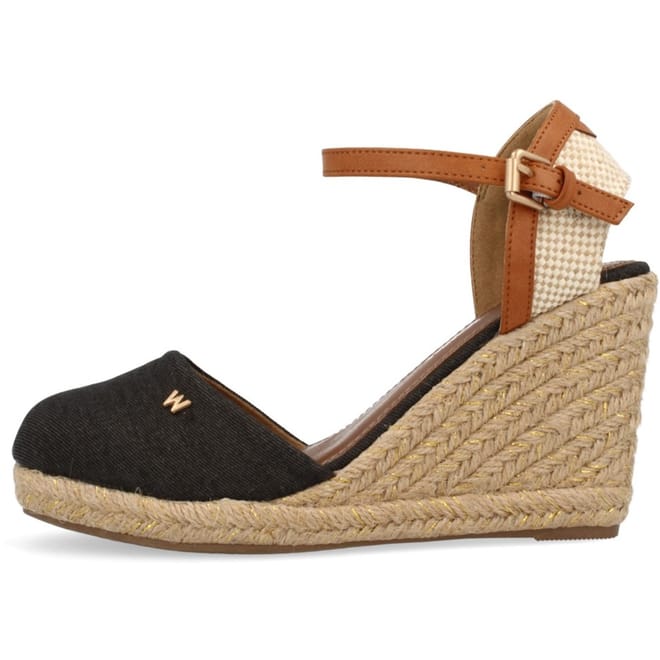Brava High Heel Closed Toe Wedges
