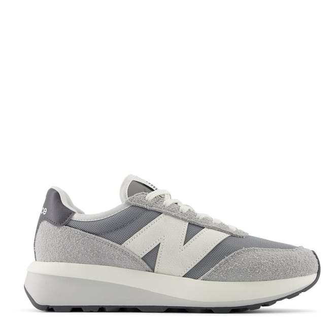 Low Top Round Toe Sneakers