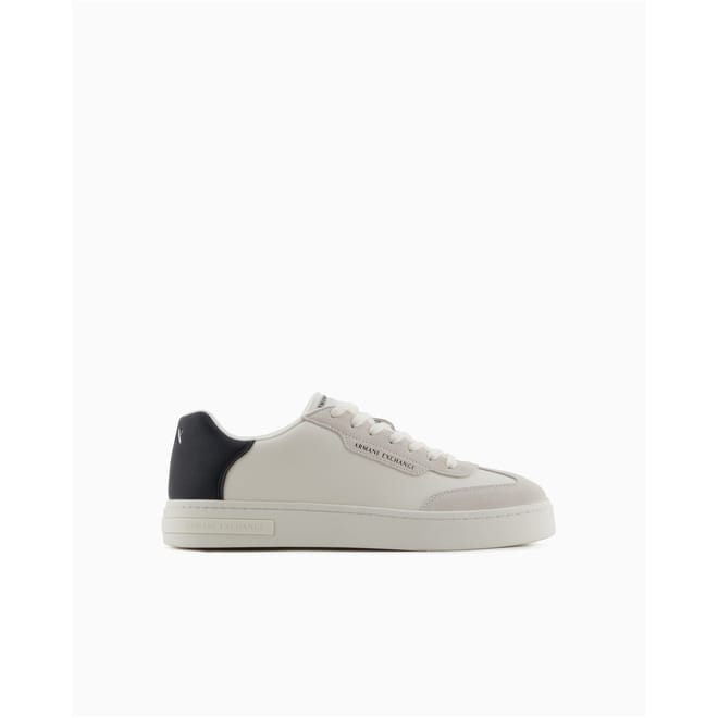 Low Top Round Toe Flat Heel Sneakers