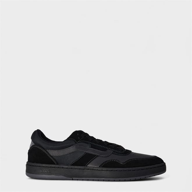 Cruze 3.0 Round Toe Flat Heel Court Shoes