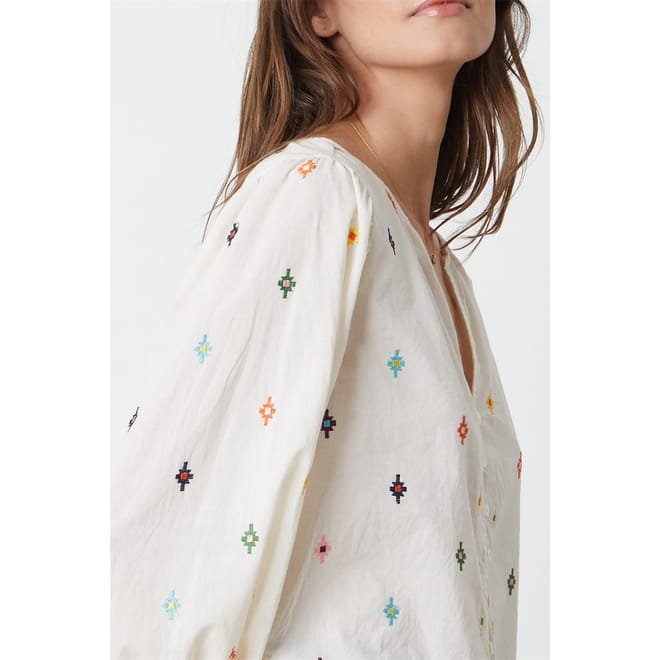 Emb Top