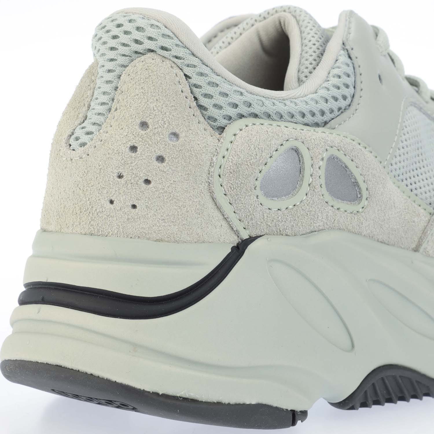 YEEZY BOOST 700 ホワイト/グレーsize27.5cm 新品未使用 カニエ × 「アディダス」の「イージー」から白やグレーを基調にした