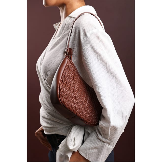 Crescent Shoulder Bag In Chain Detail
