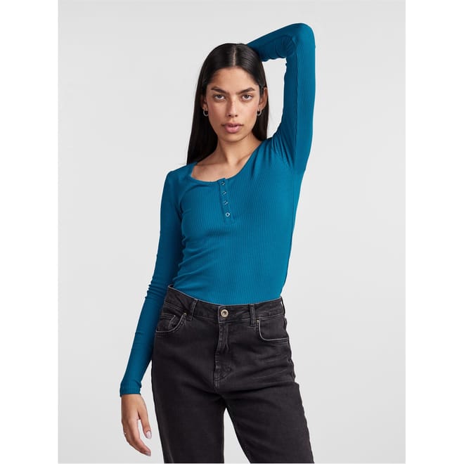 Scoop Neck Slim Fit Long Sleeve T-Shirt