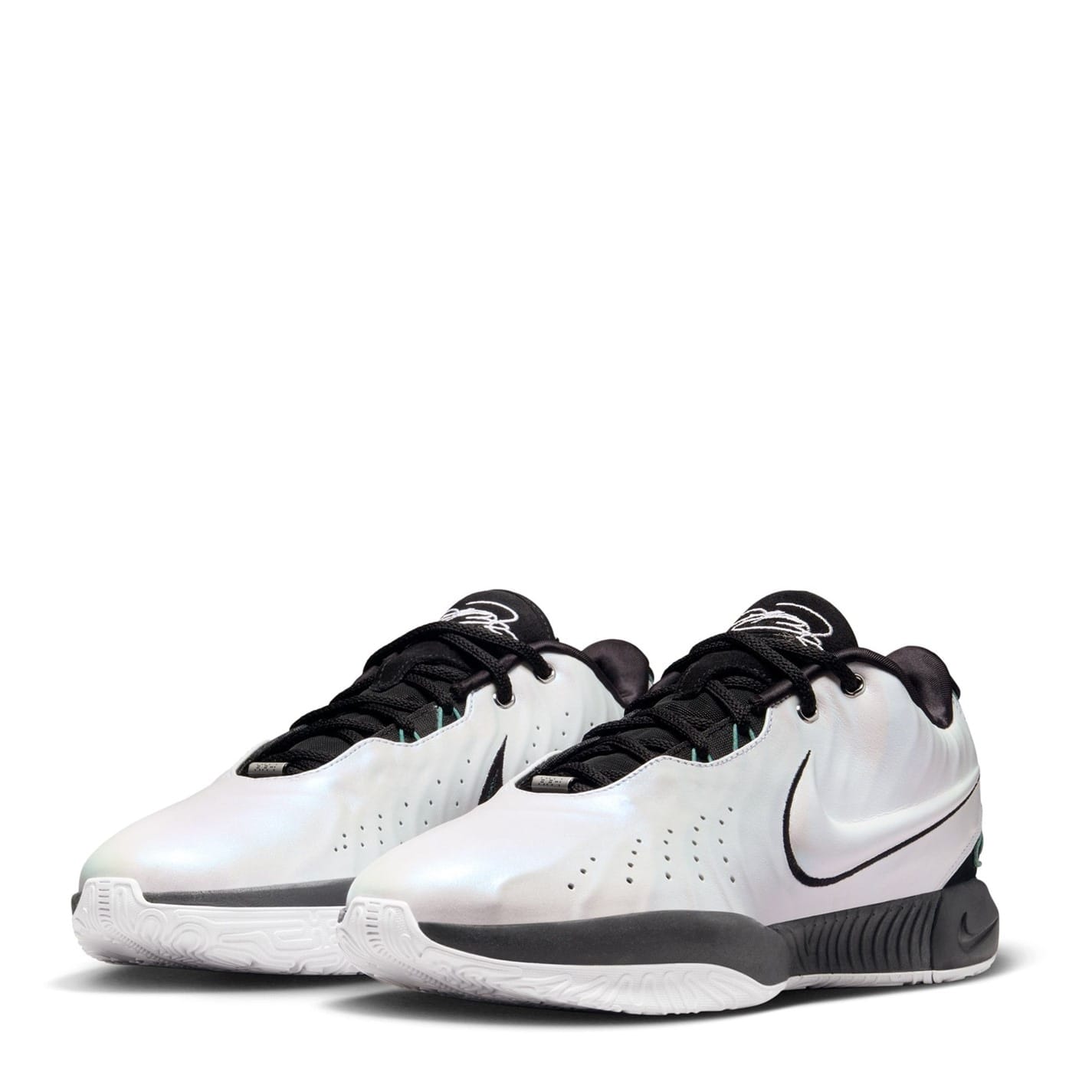 Nike white low top basketball shoes best sale