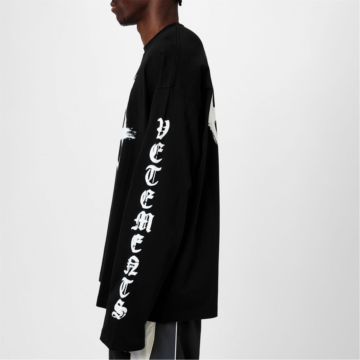 VETEMENTS Anarchy 長袖 ロゴ Tシャツ Vetements Men's Double Anarchy Long Sleeve T-Shirt in Black