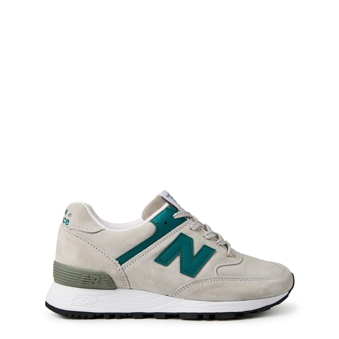 Q115 Low Top Sneakers